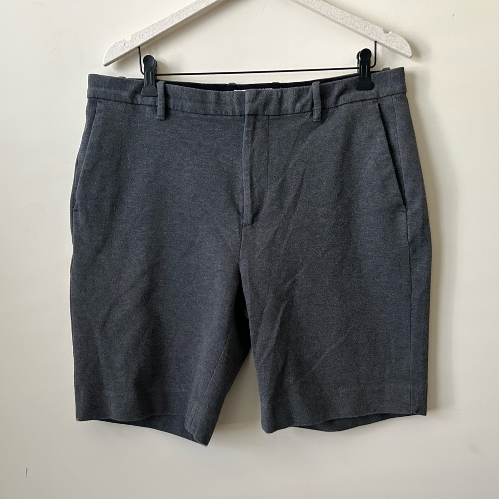 Artefact Men’s size 35 Gray Stretchy Shorts